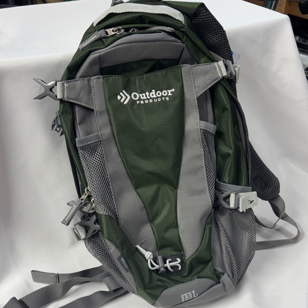⛳️Outdoor Products NWOT Water Hydration Backpack